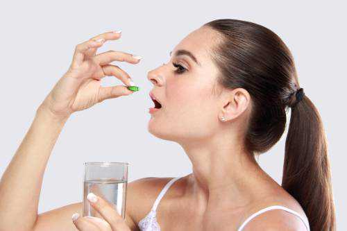 витамин c при простуде: помогает ли он в лечении болезни